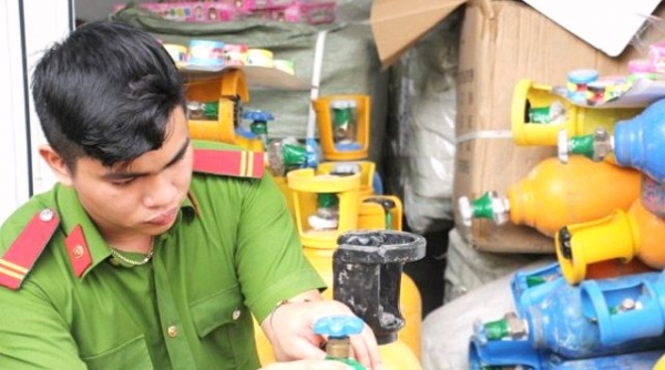 Đà Nẵng: Bắt giữ xe tải chở 78 bình 'khí cười' cung cấp cho vũ trường