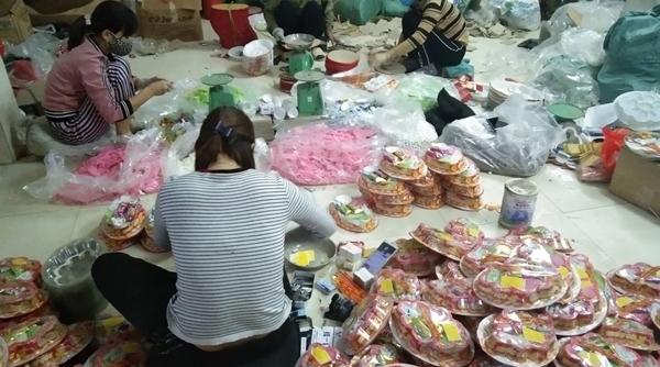 Hà Nội: Thu giữ hơn 2.000 hộp bánh, mứt Tết không đảm bảo ATTP