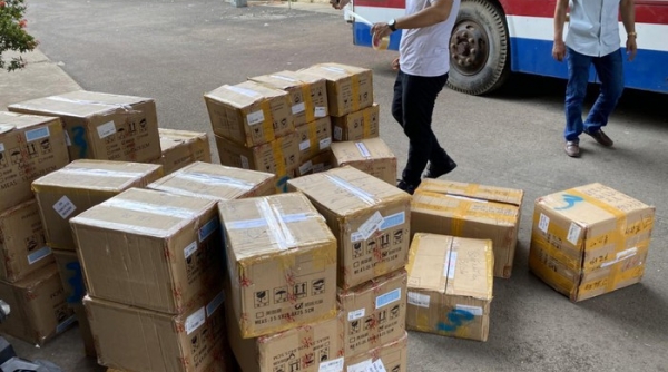 TP HCM: Phát hiện lượng lớn mỹ phẩm không rõ nguồn gốc, ghi toàn tiếng Trung Quốc của "hoa hậu công sở 2017"