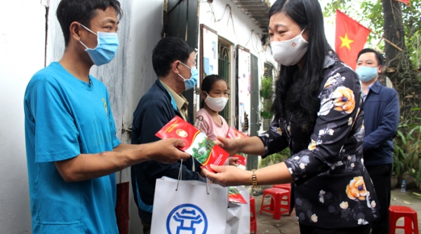 MTTQ Thành phố Hà Nội hỗ trợ bệnh nhân tại xóm chạy thận Ngọc Hồi