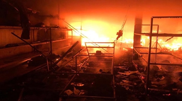 Nghệ An: Cháy cửa hàng điện máy, thiệt hại hơn 2 tỷ đồng