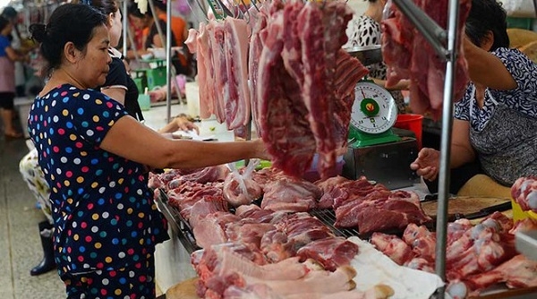 Giá thịt lợn đến tay người tiêu dùng cao do qua nhiều khâu trung gian
