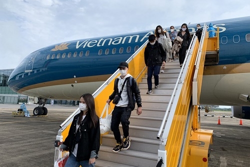 Cơ quan chức năng đưa 340 công dân Việt Nam tại Nga trở về nước