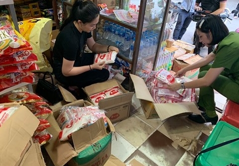 Hà Nội: Bắt giữ số lượng lớn mì chính giả
