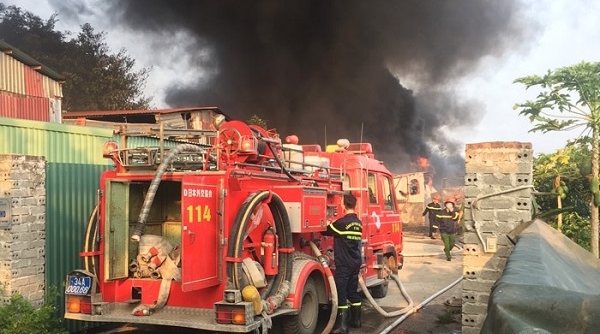 Hải Dương: Cháy lớn tại xưởng sản xuất bật lửa