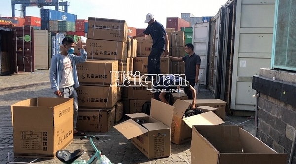 TP.HCM: Tạm giữ 2 container hàng nhập khẩu từ Trung Quốc