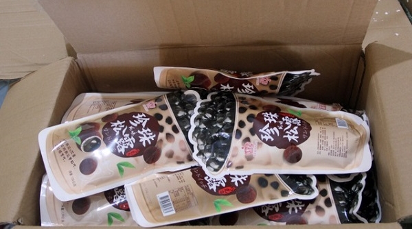 Bắt giữ một xe container chở hàng trăm thùng bánh kẹo “lậu” tại Phú yên