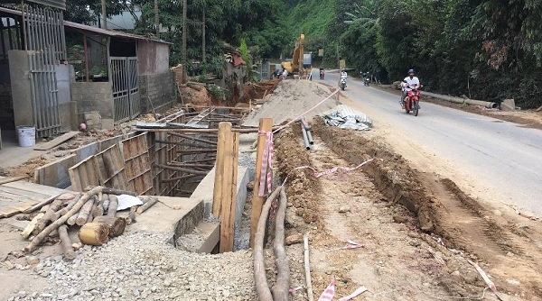 Yên Bái: Sập bờ kè khi đang lắp đường ống, 1 công nhân tử vong