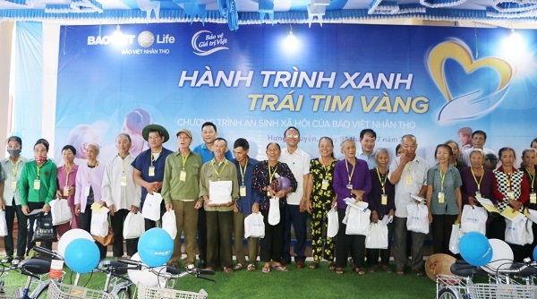 600 người nghèo được khám bệnh miễn phí trong chương trình “Hành trình xanh - Trái tim vàng”