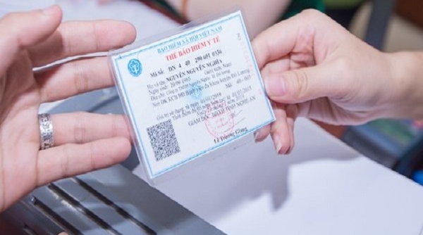 Phú Thọ: Gần 1800 hộ cận nghèo được tặng thẻ BHYT