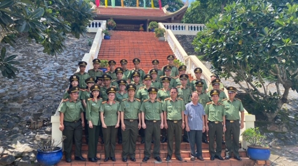 Công an Tây Ninh và Bình Phước dâng hương tri ân các anh hùng, liệt sĩ CAND