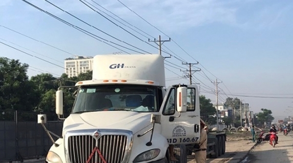 Tài xế container chạy ẩu cán chết nữ công nhân