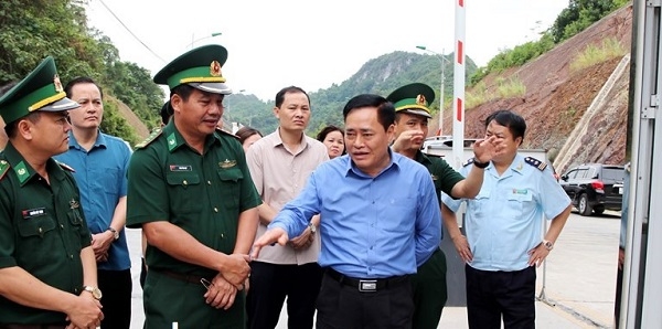 Chủ tịch UBND tỉnh Lạng Sơn kiểm tra tình hình xuất nhập khẩu hàng hóa tại khu vực cửa khẩu