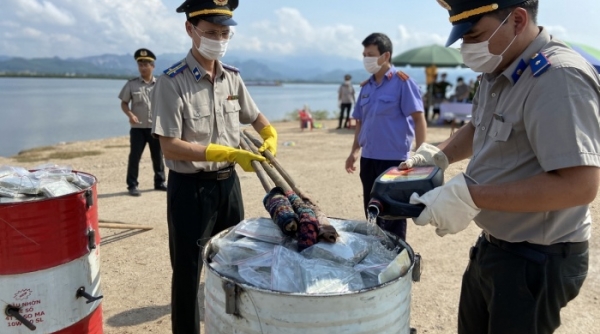 Lực lượng chức năng tỉnh Quảng Ninh tiến hành tiêu hủy 100 bánh heroin tang vật vụ án