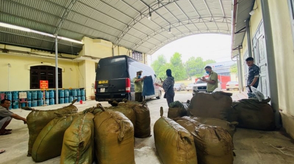 Lạng Sơn: Tạm giữ phương tiện vận chuyển hàng may mặc nghi nhập lậu