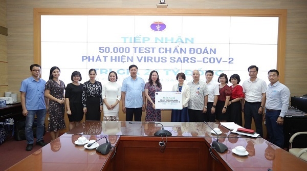 Công ty Cổ phần Sao Thái Dương ủng hộ Bộ y tế 50.000 test thử xét nghiệm virus SARS-COV-2