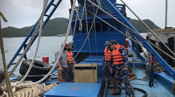 Cảnh sát biển tạm giữ tàu chở 100.000 lít dầu DO ghi nhập lậu