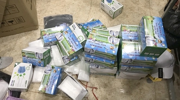 Tạm giữ 2.700 khẩu trang không rõ nguồn gốc và quần áo có dấu hiệu giả mạo nhãn hiệu