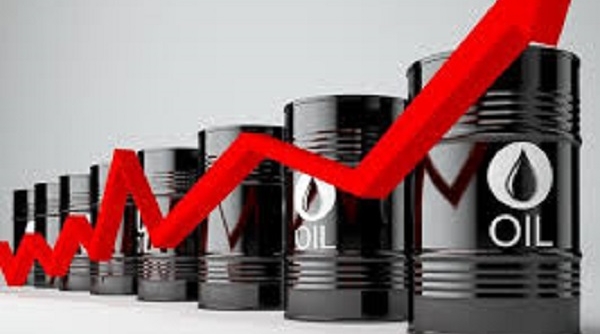 Giá xăng dầu 26/8: Dầu tiếp tục tăng do cắt giảm sản lượng