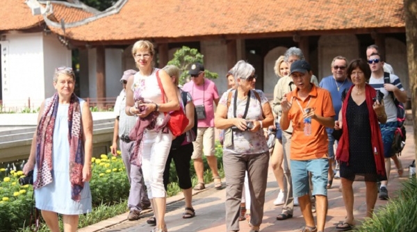 Gần 3,8 triệu lượt khách quốc tế đến Việt Nam trong 8 tháng