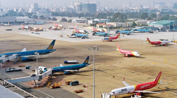 Lùi mở lại chuyến bay thương mại quốc tế