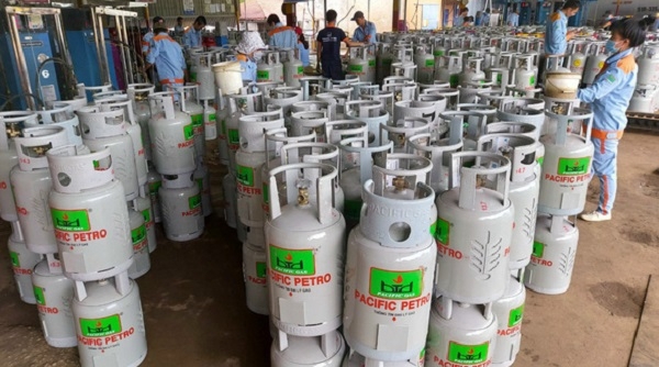 Giá gas tháng 10 tăng thêm 6.000 đồng mỗi bình 12kg