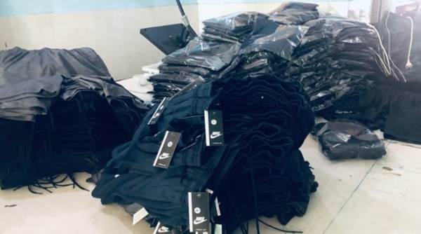Bình Dương: Thu giữ gần 3.500 sản phẩm quần áo nghi giả mạo nhãn hiệu