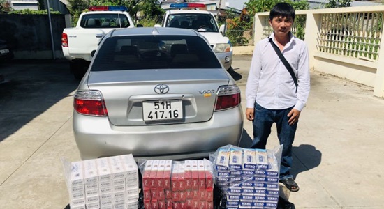 An Giang: Bắt giữ xe ô tô vận chuyển gần 1.500 bao thuốc lá lậu