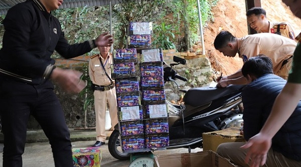 Lâm Đồng: Bắt quả tang thanh niên vận chuyển gần 90 kg pháo lậu
