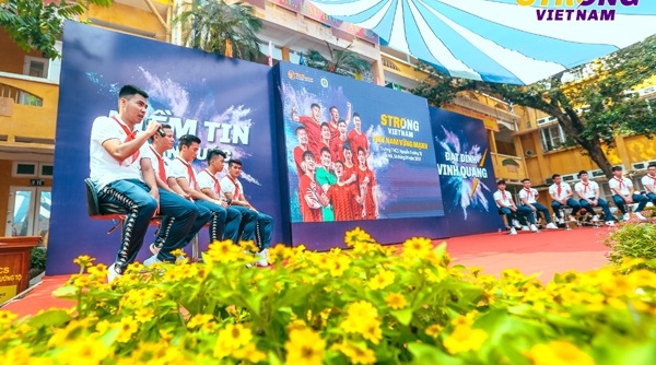 Strong Vietnam: Quang Hải, Duy Mạnh, Bùi Tiến Dũng "đốn tim" các học sinh