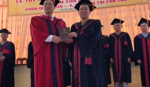 Trường Đại học KHXHNV: Có hay không việc trao bằng cho người chưa tốt nghiệp?