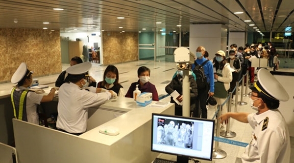 Từ 7/3, áp dụng tờ khai y tế với khách đến/đi từ các nước EU và Campuchia