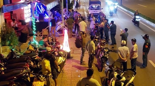TP.HCM: Tạm dừng karaoke, bar, vũ trường, quán nhậu... từ 9/2
