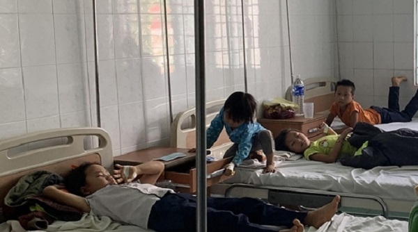Đắk Nông: Sau khi đi ăn tiệc cưới, hơn 100 người đau bụng nhập viện cấp cứu
