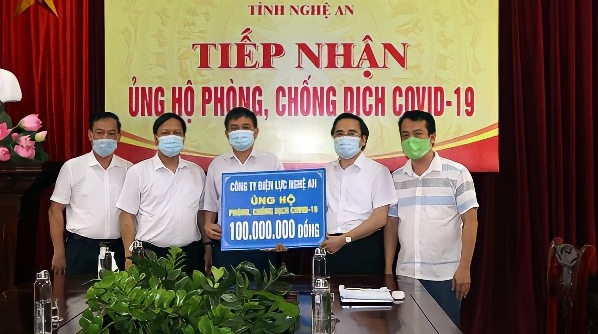 Công ty Điện lực Nghệ An ủng hộ 100 triệu đồng vào Quỹ phòng, chống dịch Covid-19