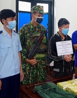 Hà Tĩnh: Bắt đối tượng vận chuyển 11 kg ma túy