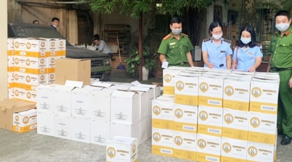 Hà Nội: Thu giữ trên 900 chai rượu có dấu hiệu nhập lậu