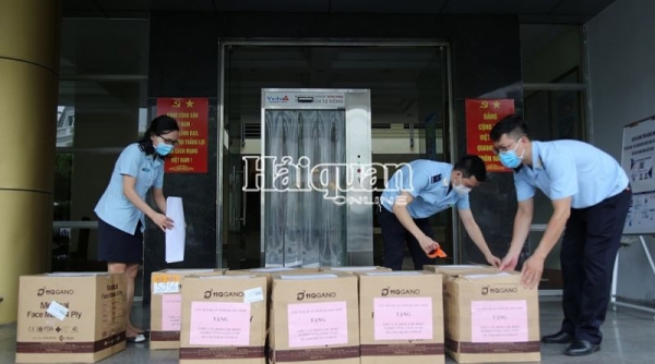 Hải quan Quảng Ninh gửi tặng Hải quan TP. HCM 50.000 khẩu trang y tế