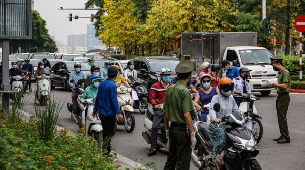 Hà Nội bỏ quy định người đi đường phải có "lịch trực, lịch làm việc"