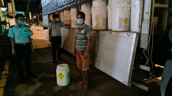 Tiền Giang: Phát hiện 60 thùng hóa chất vi phạm nhãn mác