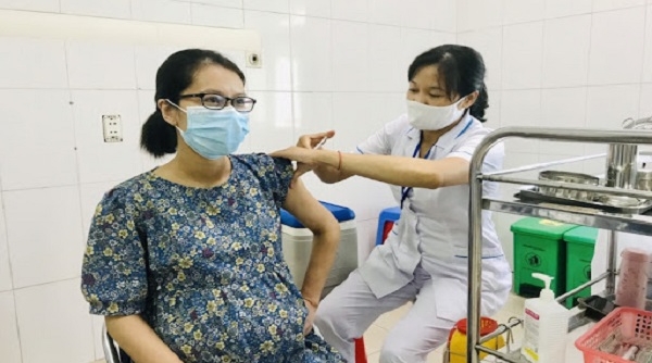 Bộ Y tế đề nghị khẩn trương tiêm vaccine cho phụ nữ mang thai