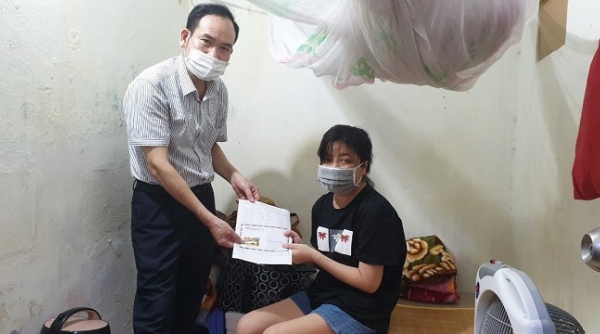 Hội đồng hương xã Giao Phong (Nam Định) tại Hà Nội: Trao tặng quà bệnh nhân bệnh hiểm nghèo
