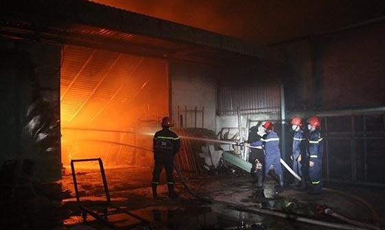 TP. HCM: Cháy lớn tại xưởng gỗ rộng 14.000 m2 ở huyện Củ Chi
