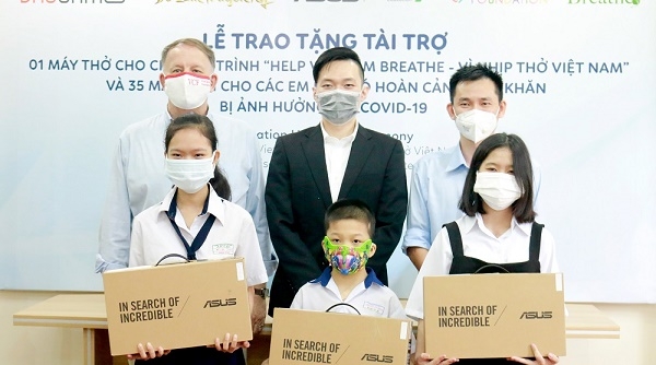 Công ty Cổ phần VNG trao tặng 35 máy tính cho trẻ em và 01 máy thở chống dịch