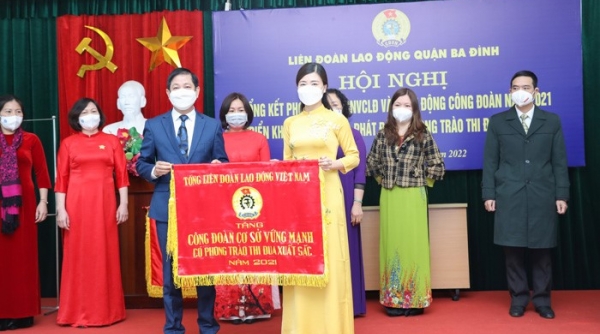 Công đoàn Dược phẩm Tâm Bình vinh dự đón nhận Cờ thi đua của Tổng Liên đoàn Lao động Việt Nam