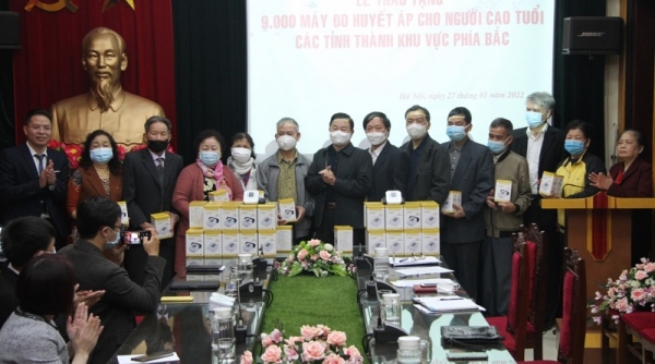 Trung ương Hội Người cao tuổi Việt Nam tiếp nhận 9.000 máy đo huyết áp từ nhà tài trợ Kingsport