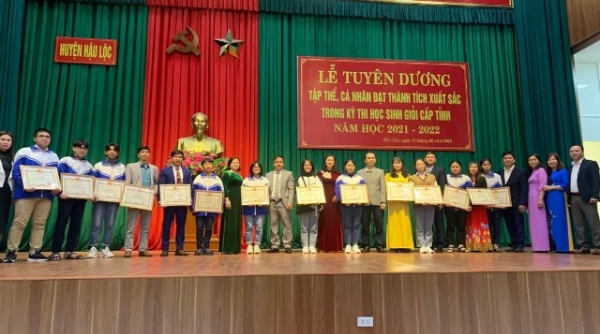 Huyện Hậu Lộc tổ chức Lễ tuyên dương tập thể, cá nhân đạt thành tích xuất sắc trong năm học 2021- 2022