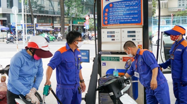 Vì sao giá xăng dầu Việt Nam bất ngờ tăng "chóng mặt"?