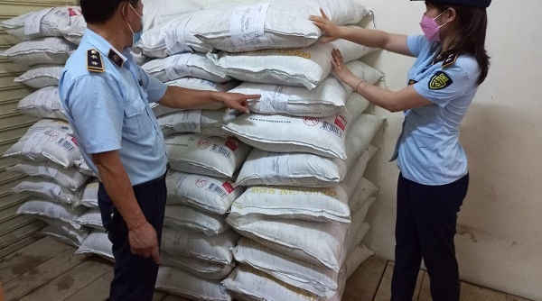Quảng Trị: Tạm giữ 2.000 kg đường kính nhập lậu