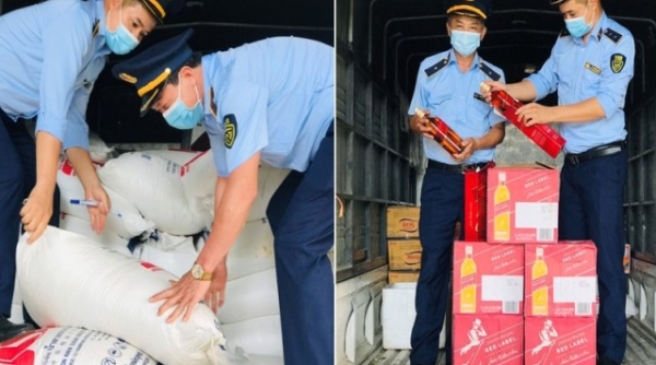 Quản lý thị trường Quảng Trị bắt giữ 60 chai rượu ngoại và 4.000 kg đường trắng nhập lậu